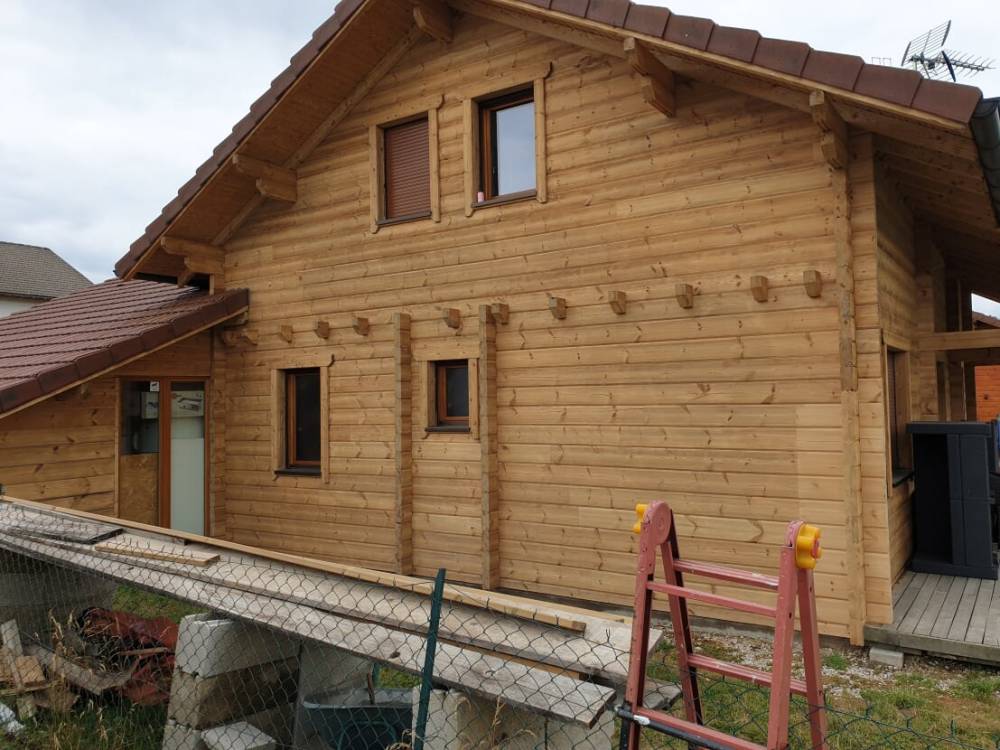 Aérogommage de chalets à Montbéliard
